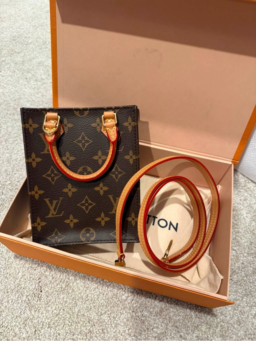 Louis Vuitton petit sac plat